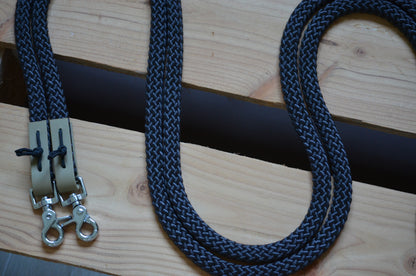 Rênes Classic’s bleu marine sur fond bois